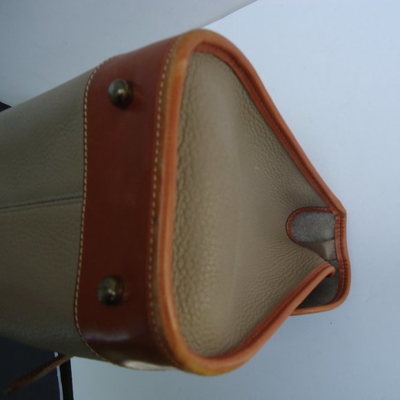 Vintage Dooney & Bourke leather handbag. - Picture 15 of 16